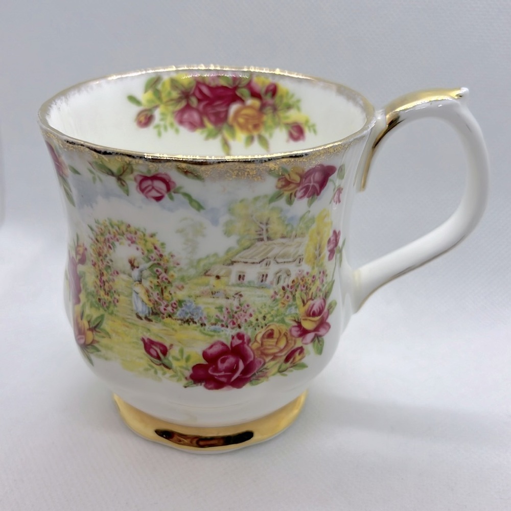 ROYAL ALBERT MUG 25th ANNIVERSARY A CELEBRATION OF THE OLD COUNTRY ROSES GARDEN
